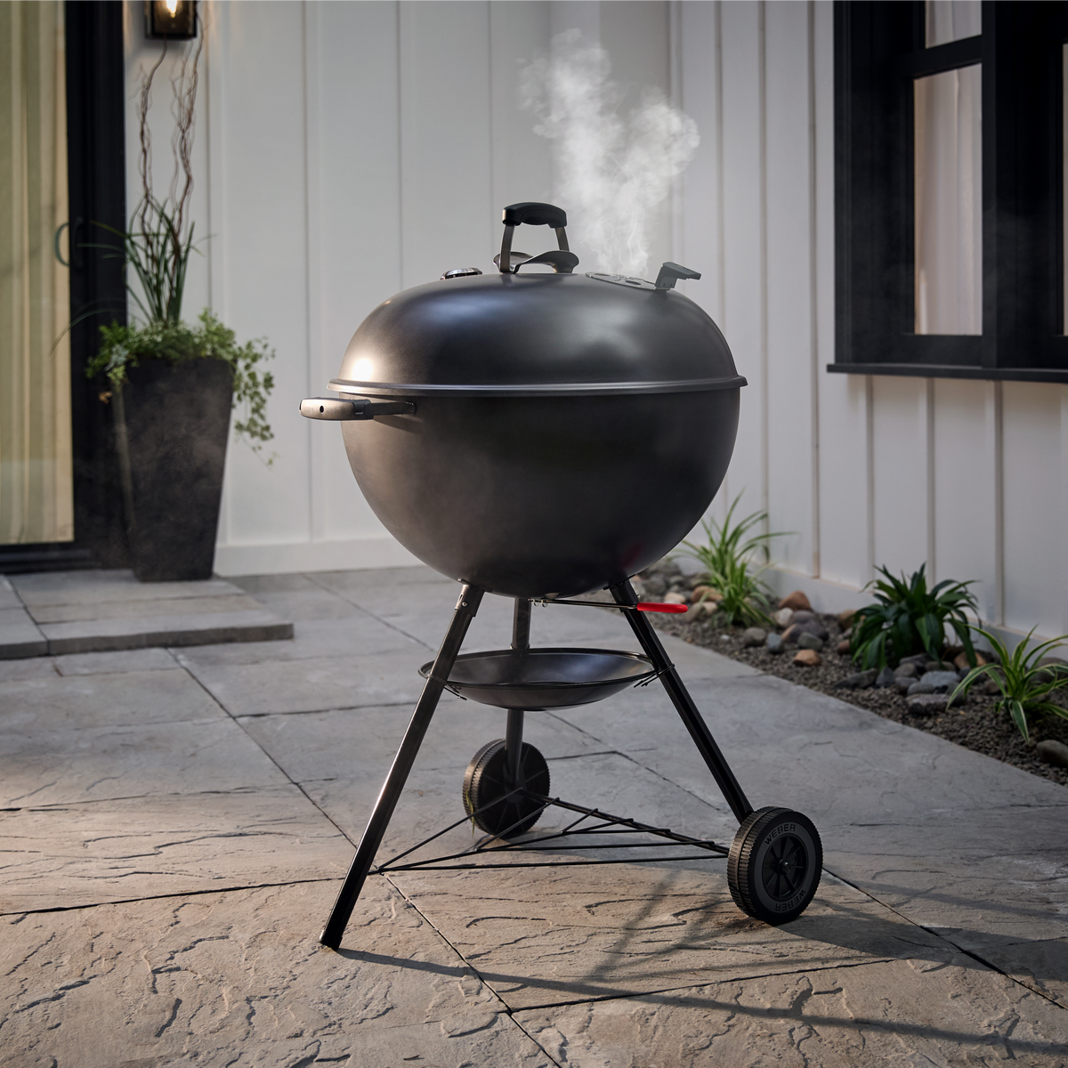Weber 22” Original Kettle® Stealth® Edition Charcoal Grill