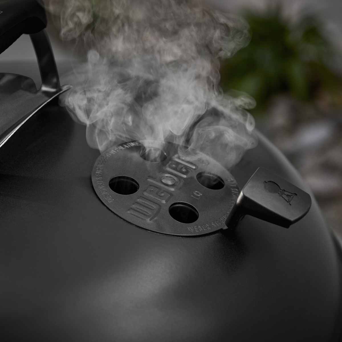 Weber 22” Original Kettle® Stealth® Edition Charcoal Grill