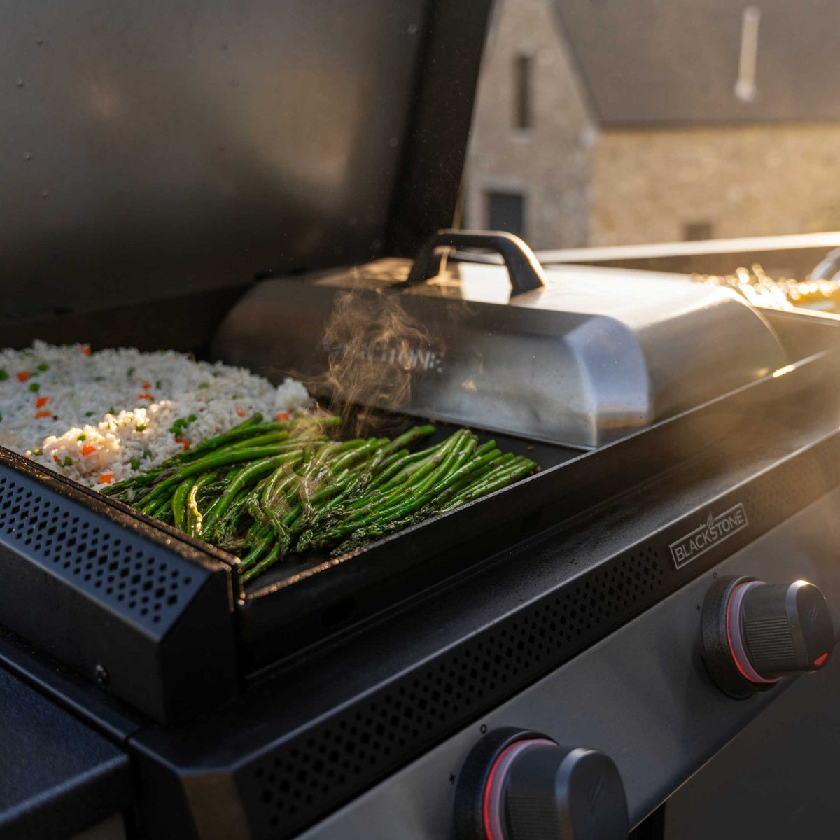 Blackstone 28" Built-In Griddle in Stainless Steel w/Hood (Propane)