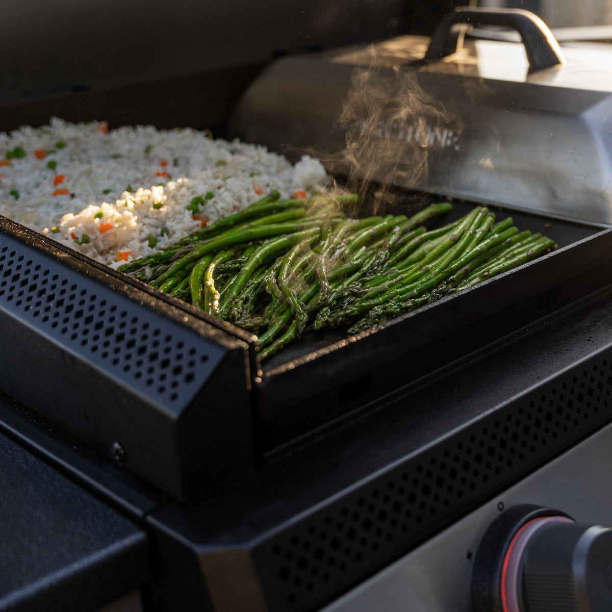 Blackstone 28" Built-in Griddle with Hood (Natural Gas)