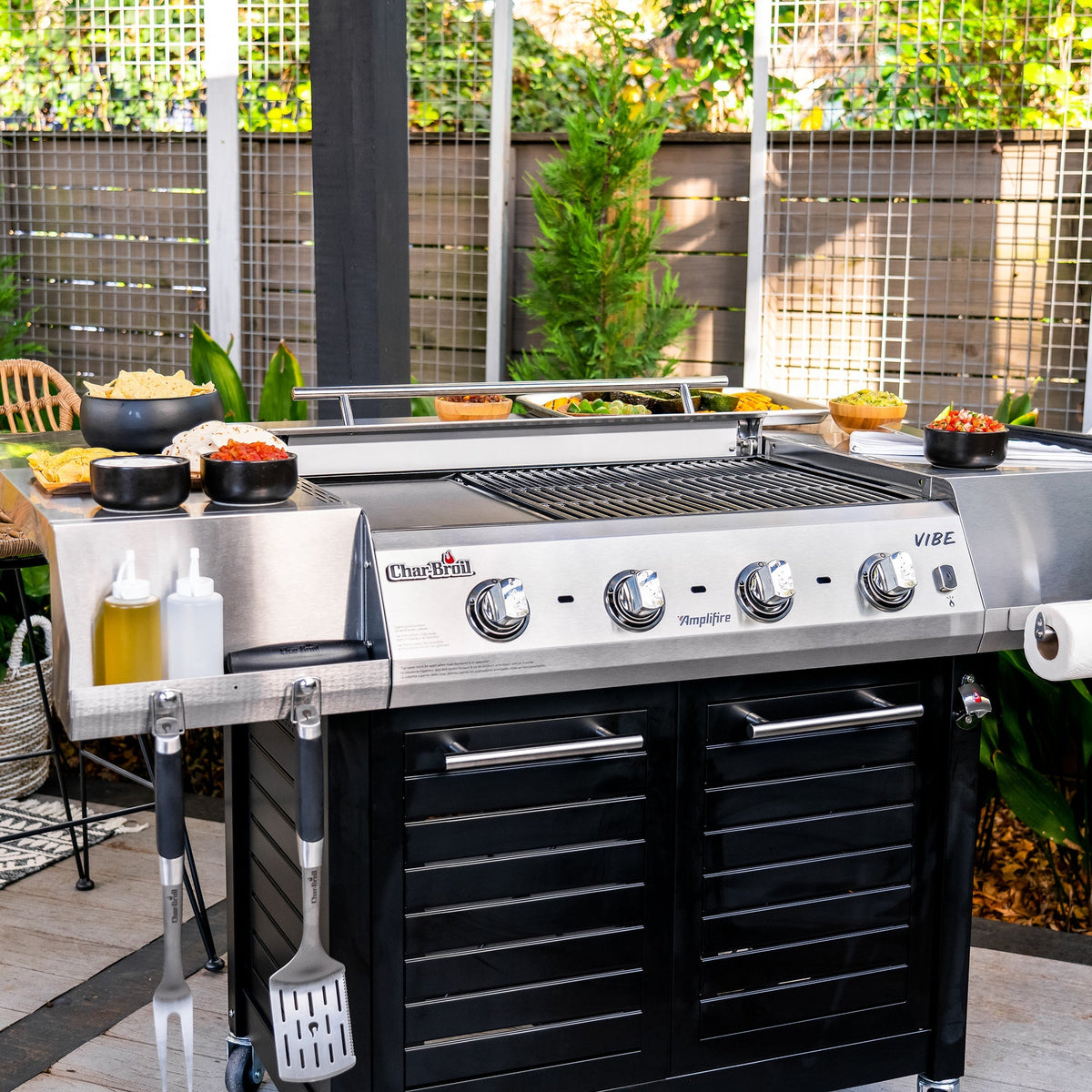Char-Broil Vibe 535 Gas Grill - Griddle