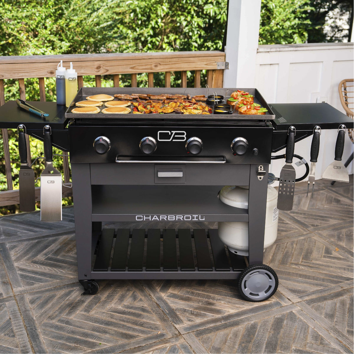 Char-Broil Performance Series 4-Burner Gas Griddle, Cart, Black