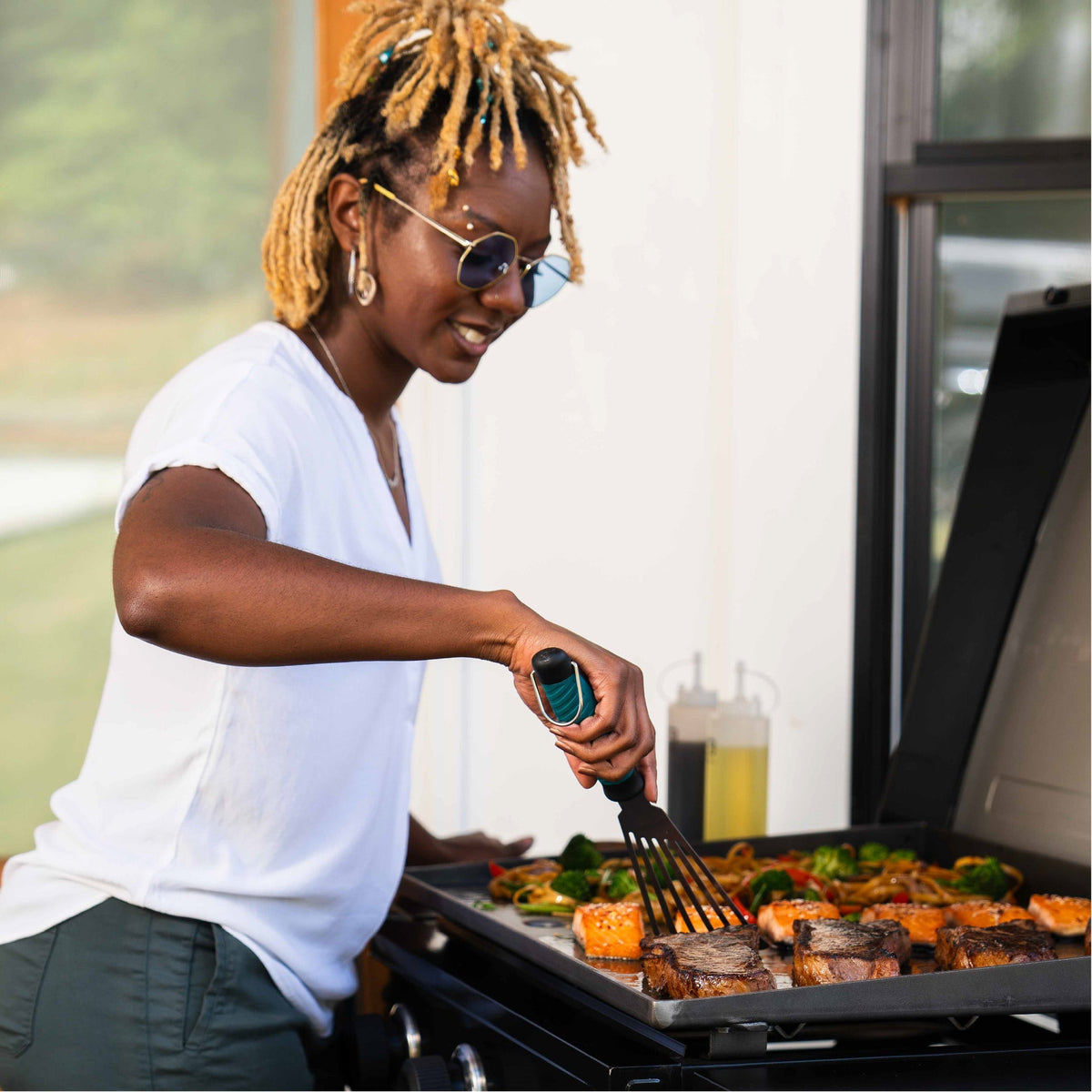 Char-Broil Performance Series 3-Burner Gas Griddle, Cart, Black