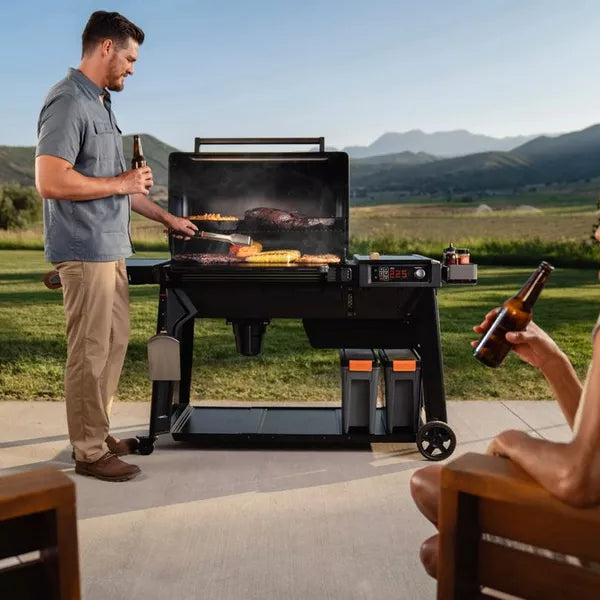 Traeger Woodridge Pro Wood Pellet Grill