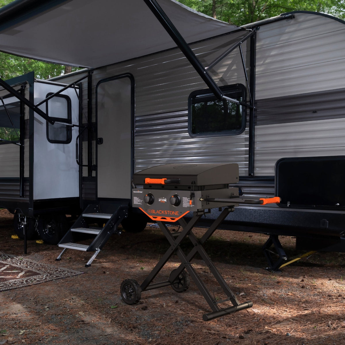 Blackstone Adventure Ready 22” Griddle with Flexfold Legs