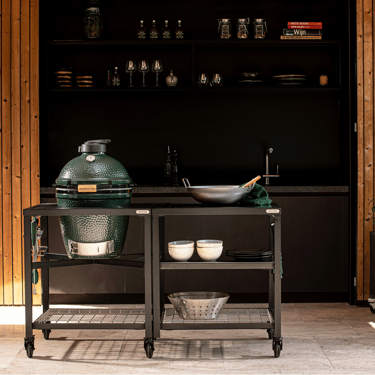 Big Green Egg Medium Ceramic Kamado Grill